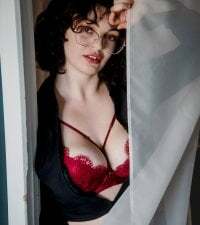 CurlyVixen avatar