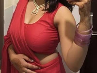 Yazhini-Cam avatar