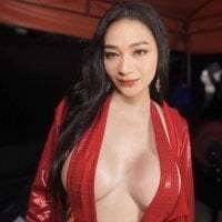 your_half_woman avatar