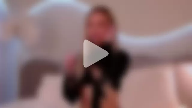 JuliaHotter photo 17