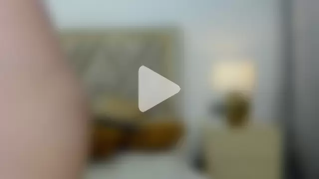 emily_queen2 photo 10